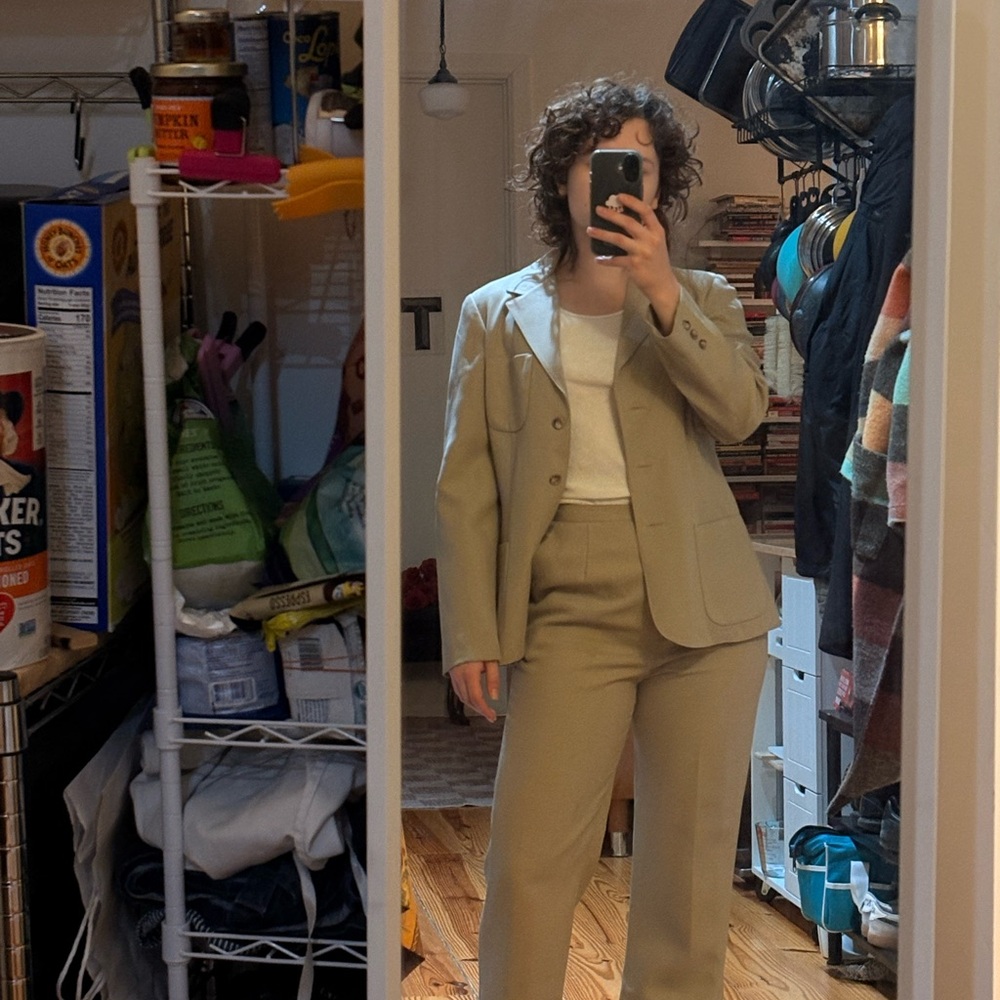 Tailored Beige Suit Set - Classic Blazer & Pants